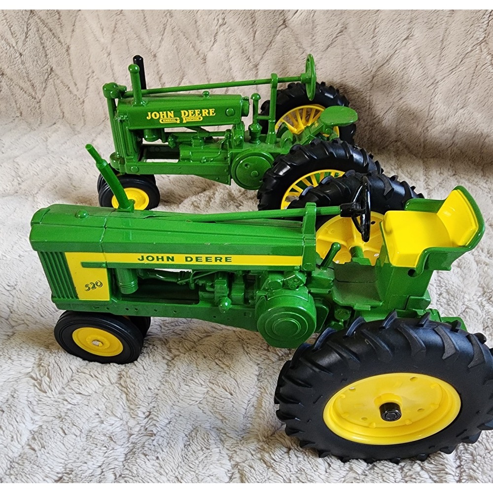 John Deere Diecast Metal Tractor Set ERTL 1/16 & 520 2 Piece General Purpose